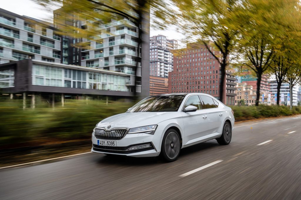 SKODA SUPERB - BEST FAMILY CAR OF THE YEAR 2020 - AUTO EXPRESS_1