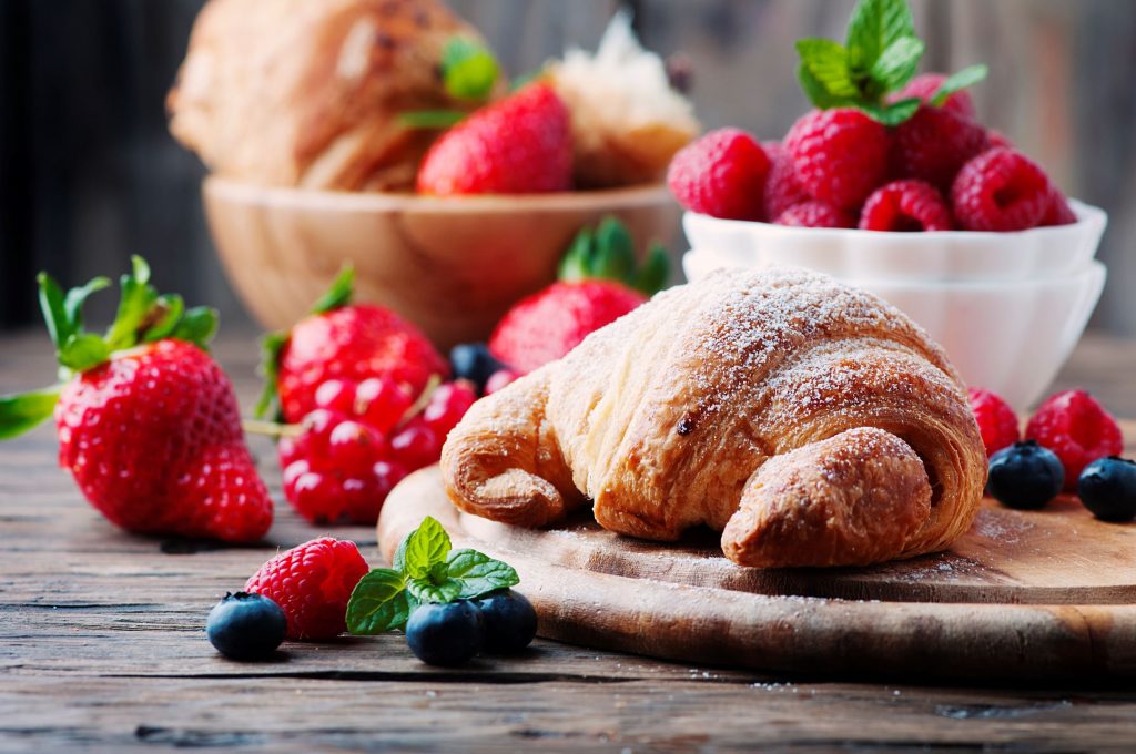 fresh-croissant-with-mix-of-berry-DCFE5EK