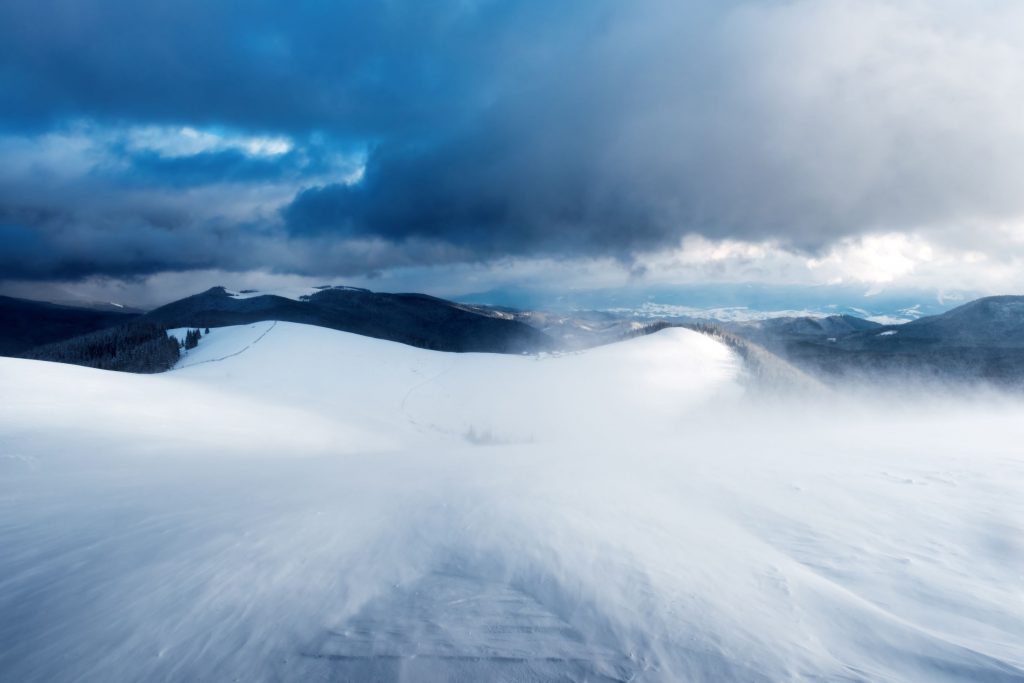 fantastic-winter-landscape-with-snowy-hills-VNSXH2E (1)