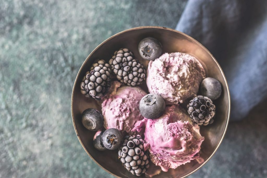 blueberry-and-blackberry-ice-cream-Q45WCGM