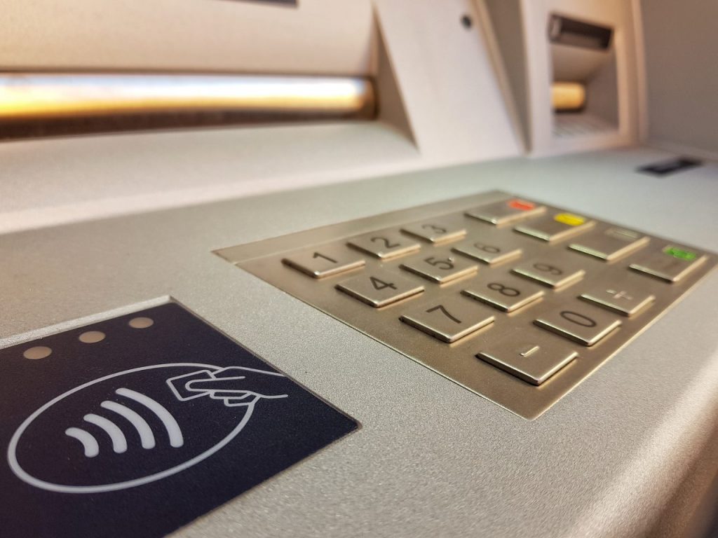 close-up-of-keypad-and-wireless-card-logo-on-atm-m-V5EW9G6