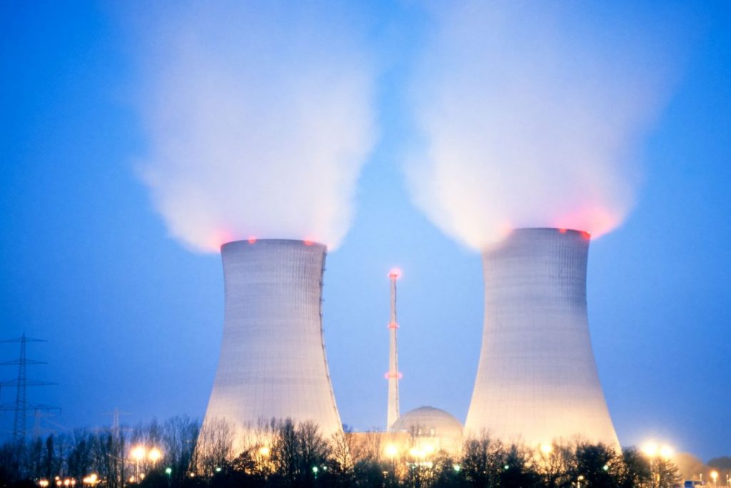 nuclear-power-plant-past-sundown-U4LTD2E