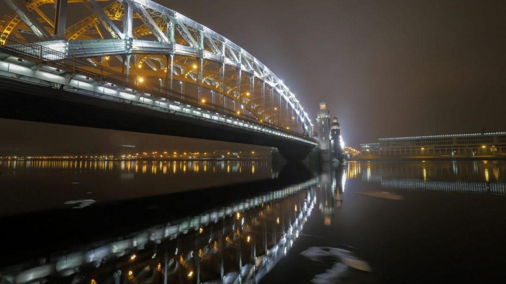 peter-the-great-bridge-in-st-petersburg-at-night-PX28LYL