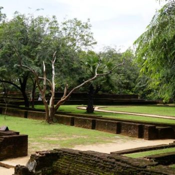 LK Polonnaruwa ruins Royal Palace 2017 03 (4)