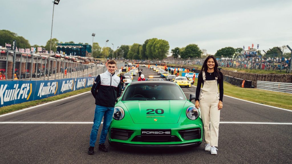 Emma Raducanu mit Harry King_Porsche Carrera Cup Champion 2020 (2)