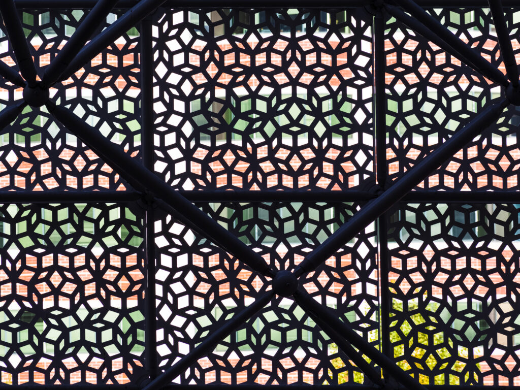 Metal lattice strengthened by crossing metal beams, letting natu